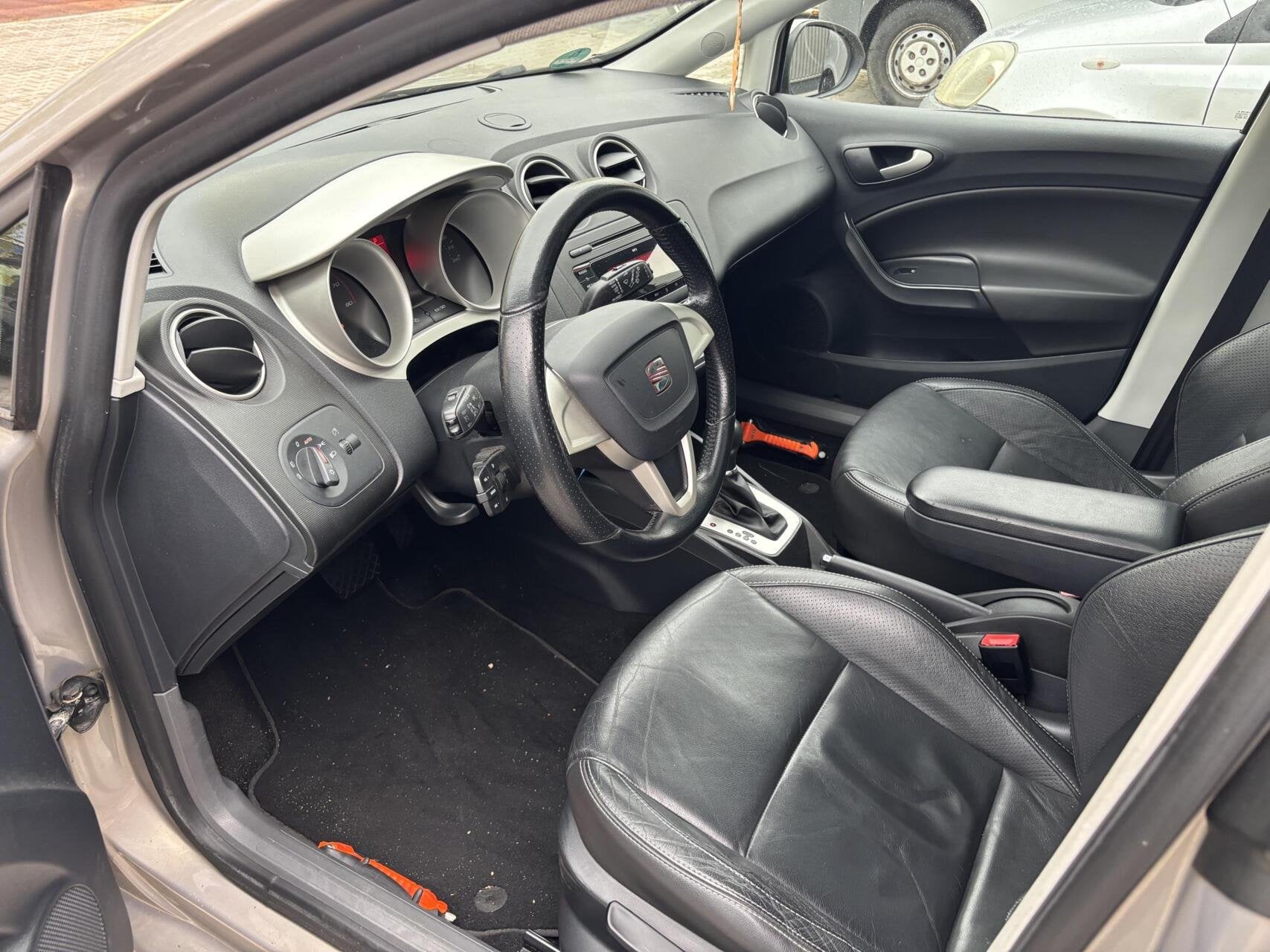 Seat Ibiza ST 1.2 TSI Sport AUTOMAAT Airco Cruise Leder Pano, Euro 5, Gebruikt, 19 km/l, Onderhoudsboekje