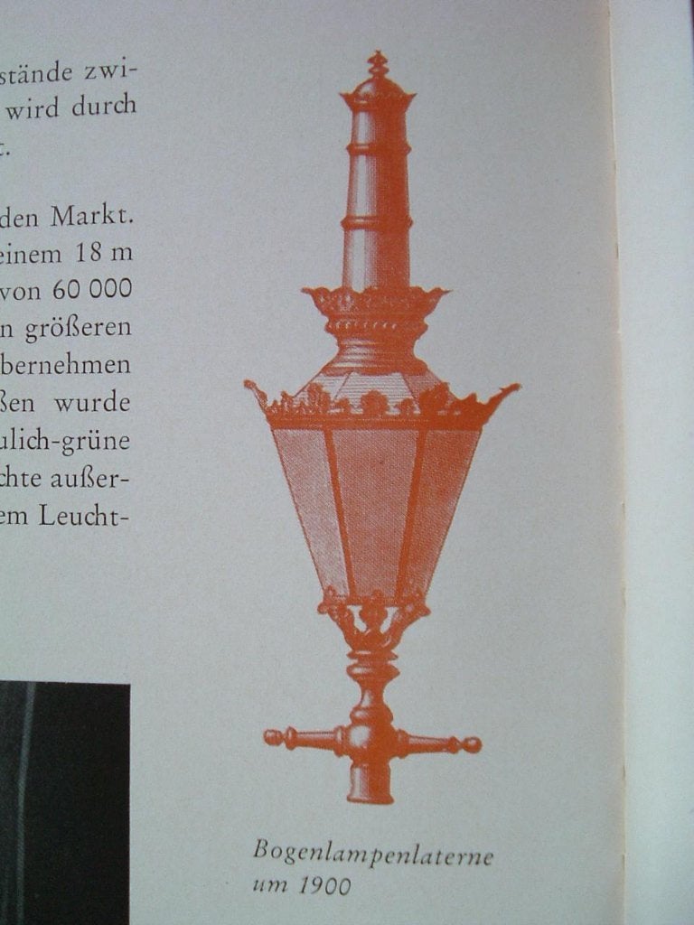 Historie openbare verlichting. Lampen en lantaarns., Gelezen, Elektrotechniek, Ophalen of Verzenden, E. Rebske
