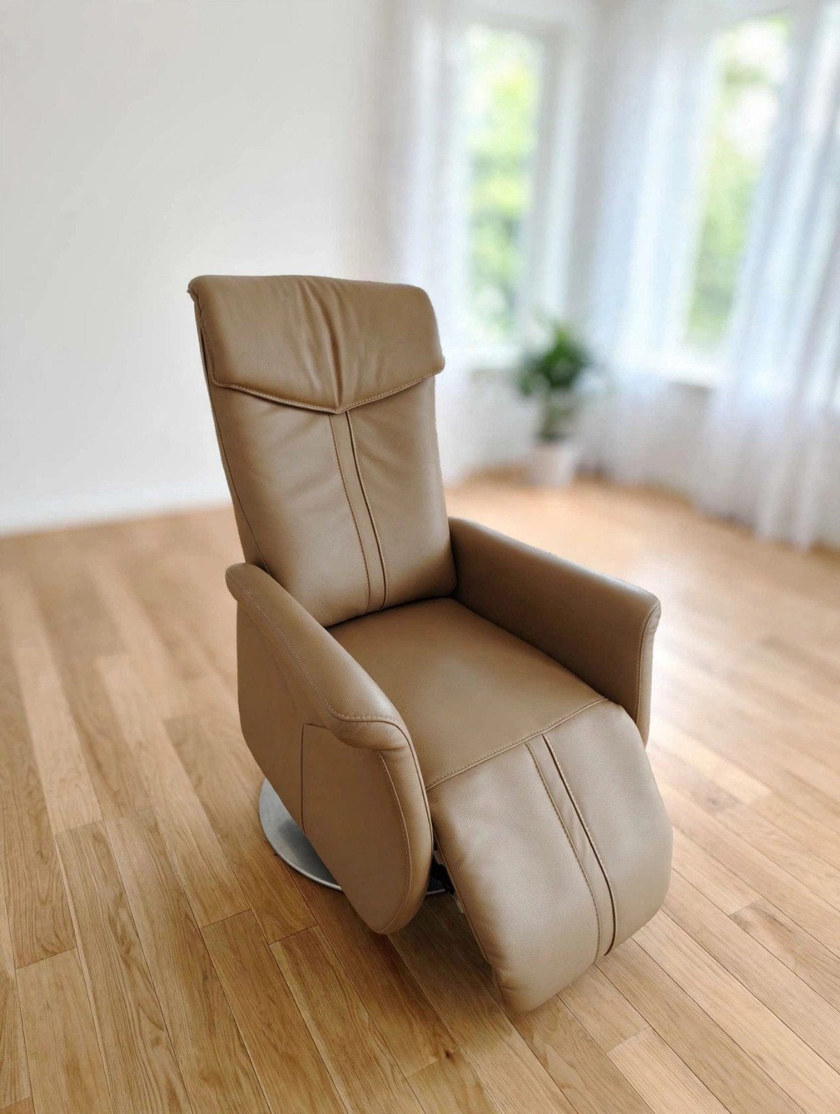 Elektrische Relaxfauteuil Leer Beige €500 Mijdrecht, Huis en Inrichting, Ophalen, Zo goed als nieuw, 75 tot 100 cm, Leer