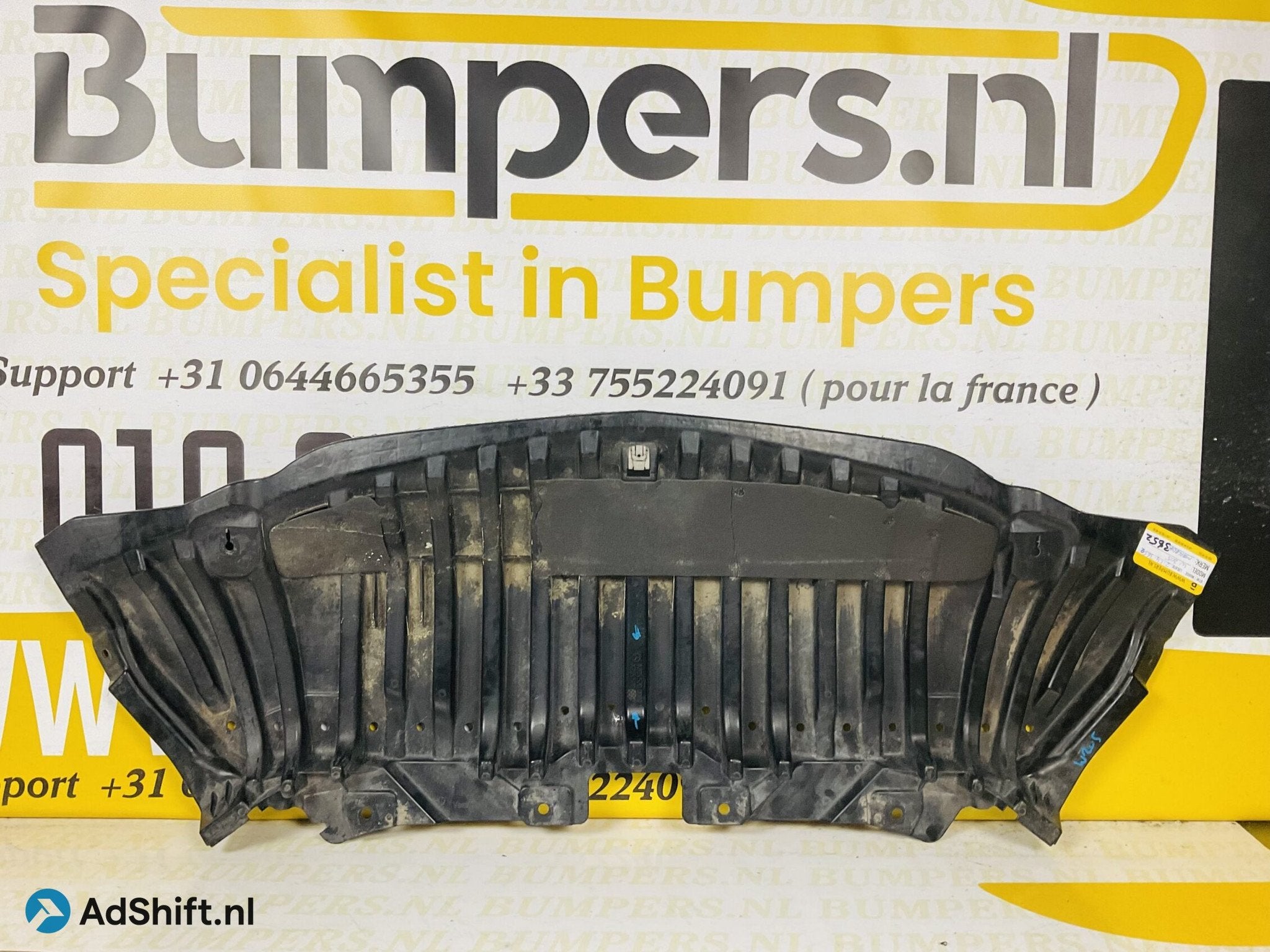 Bumper lip Mercedes C Klasse W205 A2055200000 Onderplaat 2-L