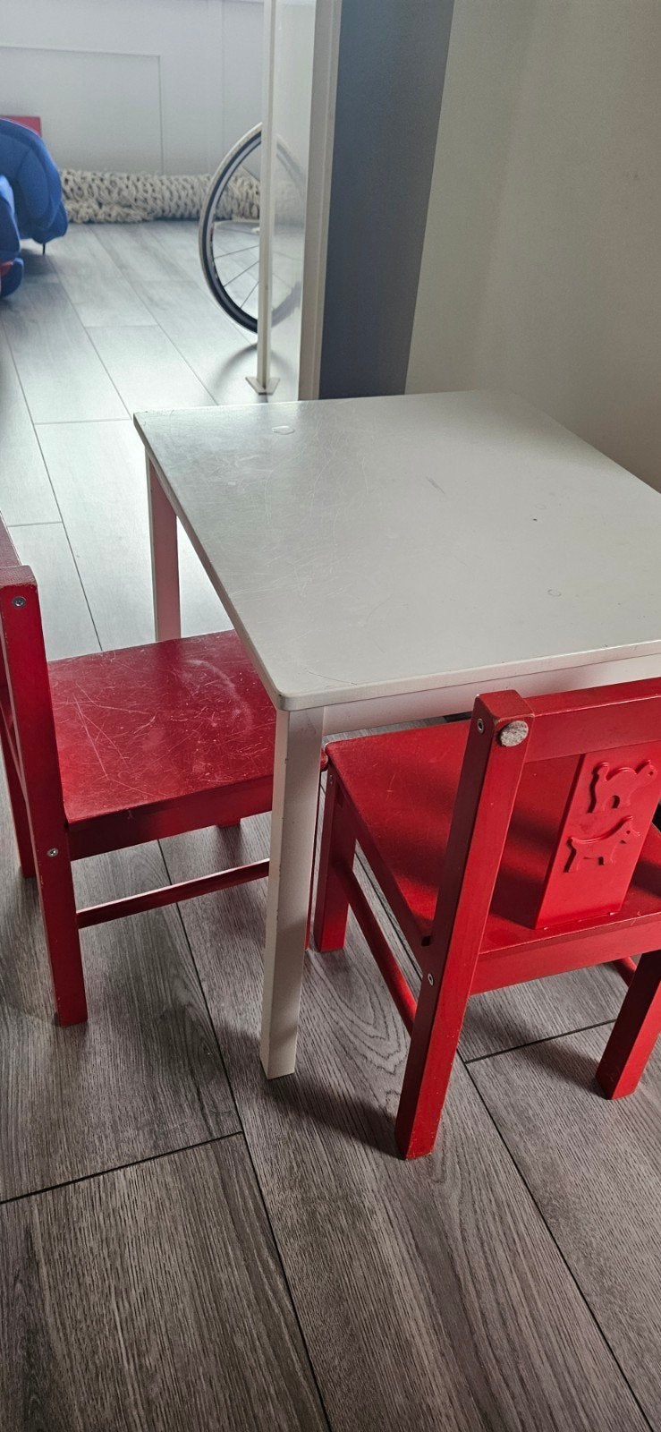 Ikea kindertafel en stoeltjes, Kinderen en Baby's, Kinderkamer | Tafels en Stoelen, Ophalen, Gebruikt, Tafel(s) en Stoel(en)