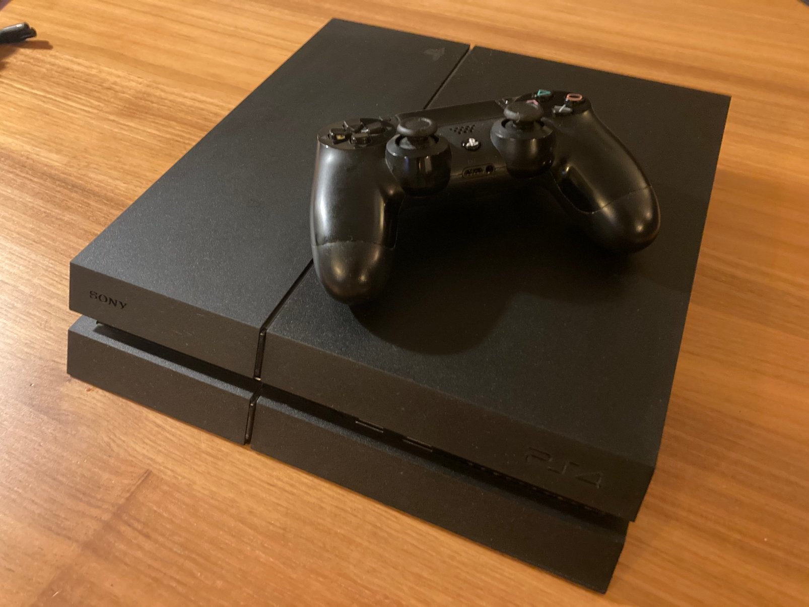 Foto 3 van PS4 Playstation 4 - 1TB - met games (lees omschrijving)