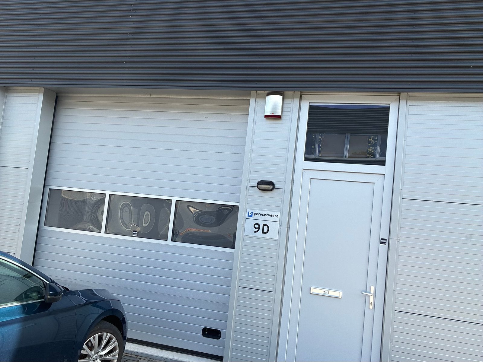 Te huur bedrijfsunit van 100 m2 met 2 parkeerplaatsen, Zakelijke goederen, Bedrijfsruimte
