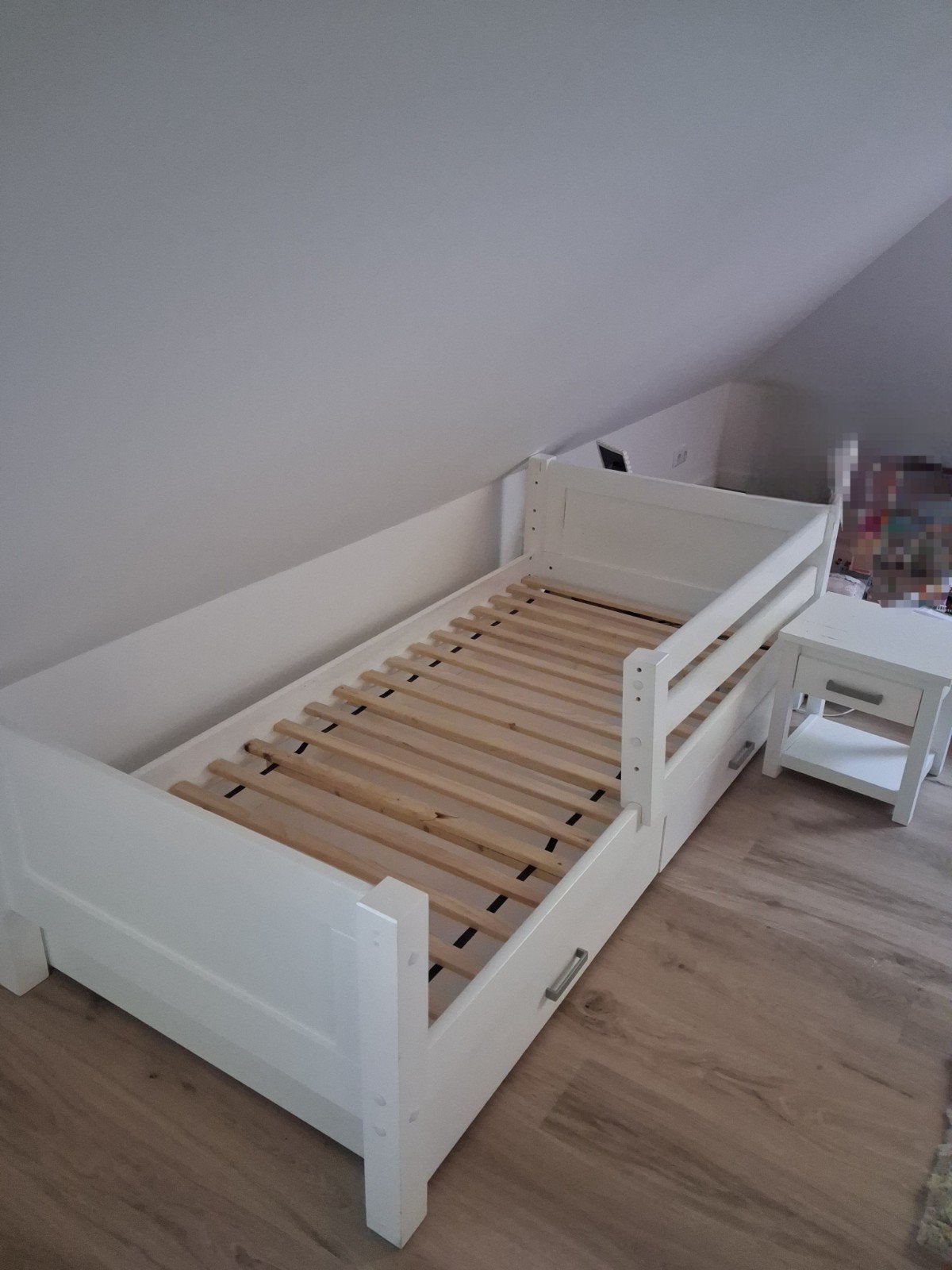 Eenpersoonsbed met valhekje, lades en nachtkastje, Ophalen, Eenpersoons, 210 cm, Hout