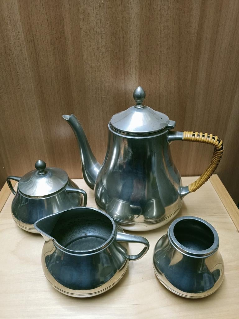 Vintage tinnen theeservies met rieten handvat, Antiek en Kunst, Ophalen of Verzenden