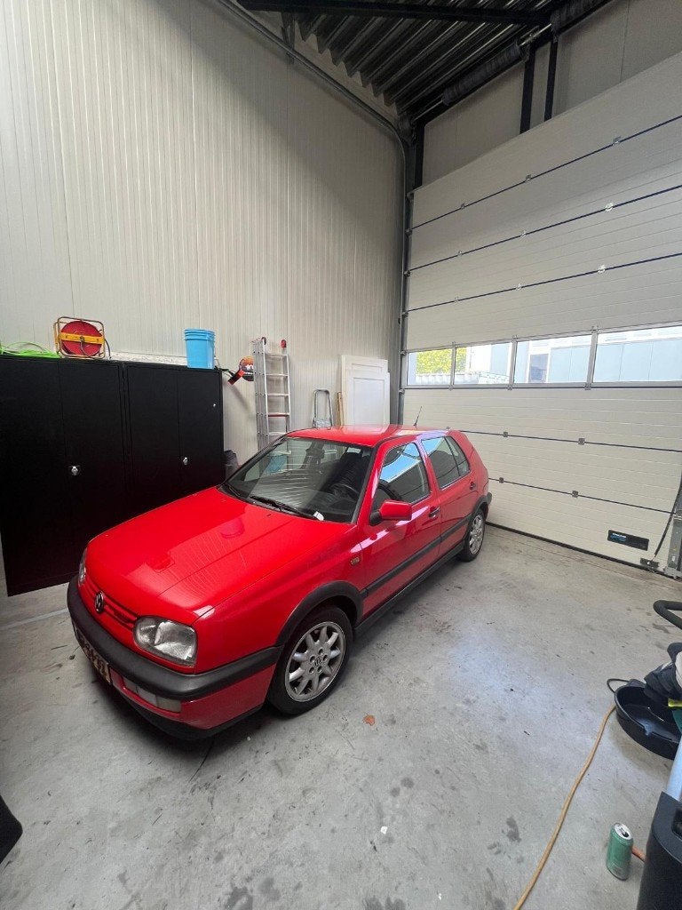Volkswagen Golf 2.0 GTI 16V 110KW E2 1996 Rood, Auto's, Voorwielaandrijving, Dealer onderhouden, Stof, 1139 kg