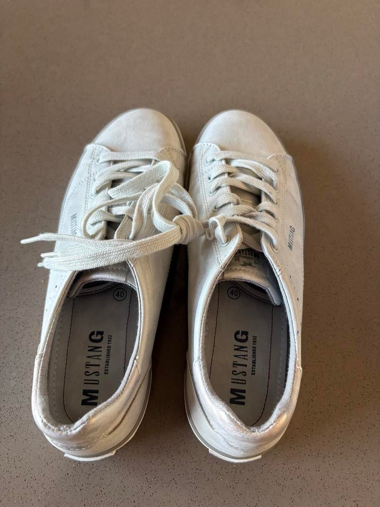 Mooie Mustang schoenen - Maat 40, 1x gedragen, Ophalen of Verzenden, Zo goed als nieuw, Grijs, Sneakers of Gympen