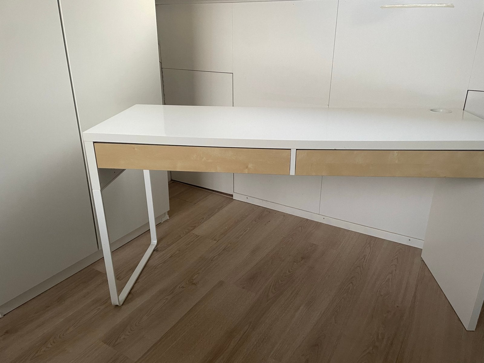 Wit IKEA bureau met twee lades, Ophalen, Gebruikt, Met lades, IKEA