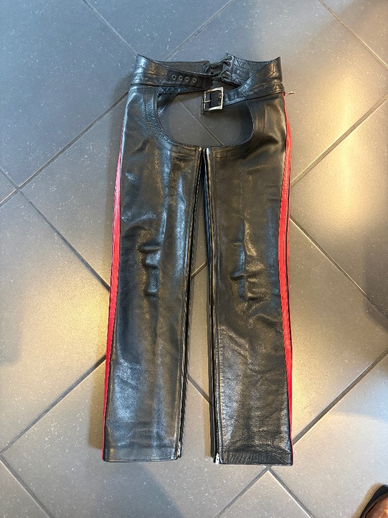 Zwart Leren Chaps RoB met rode bies maat 50, Maat 48/50 (M), Zwart, RoB Amsterdam, Ophalen of Verzenden