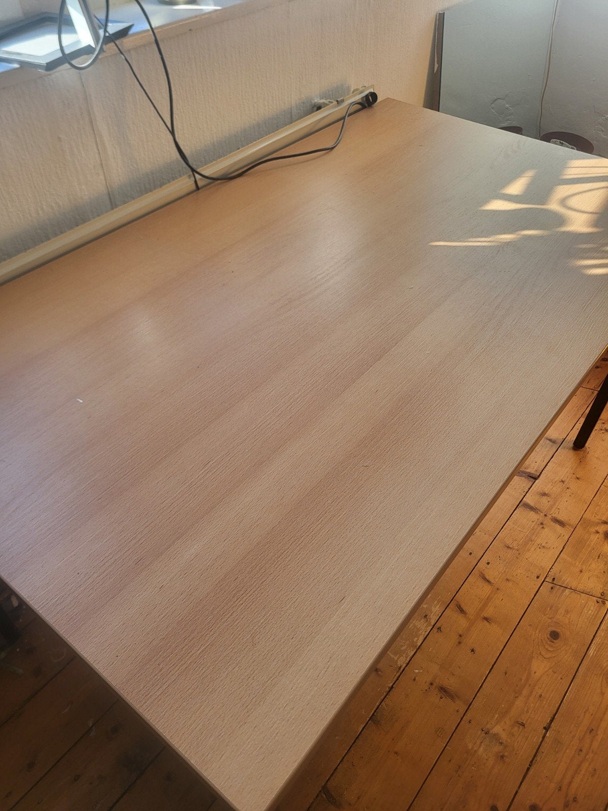 Mooi gratis bureau 140x80cm, Ophalen, Gebruikt