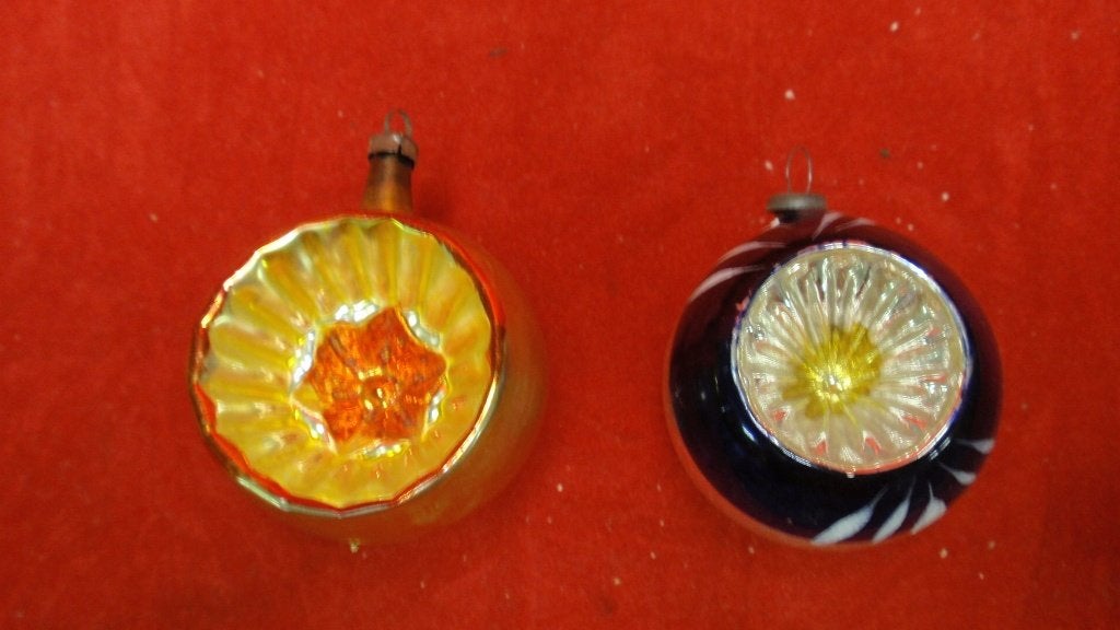 2 oude glazen kerstbal met deuk of zonnetje, Diversen, Ophalen of Verzenden, Gebruikt