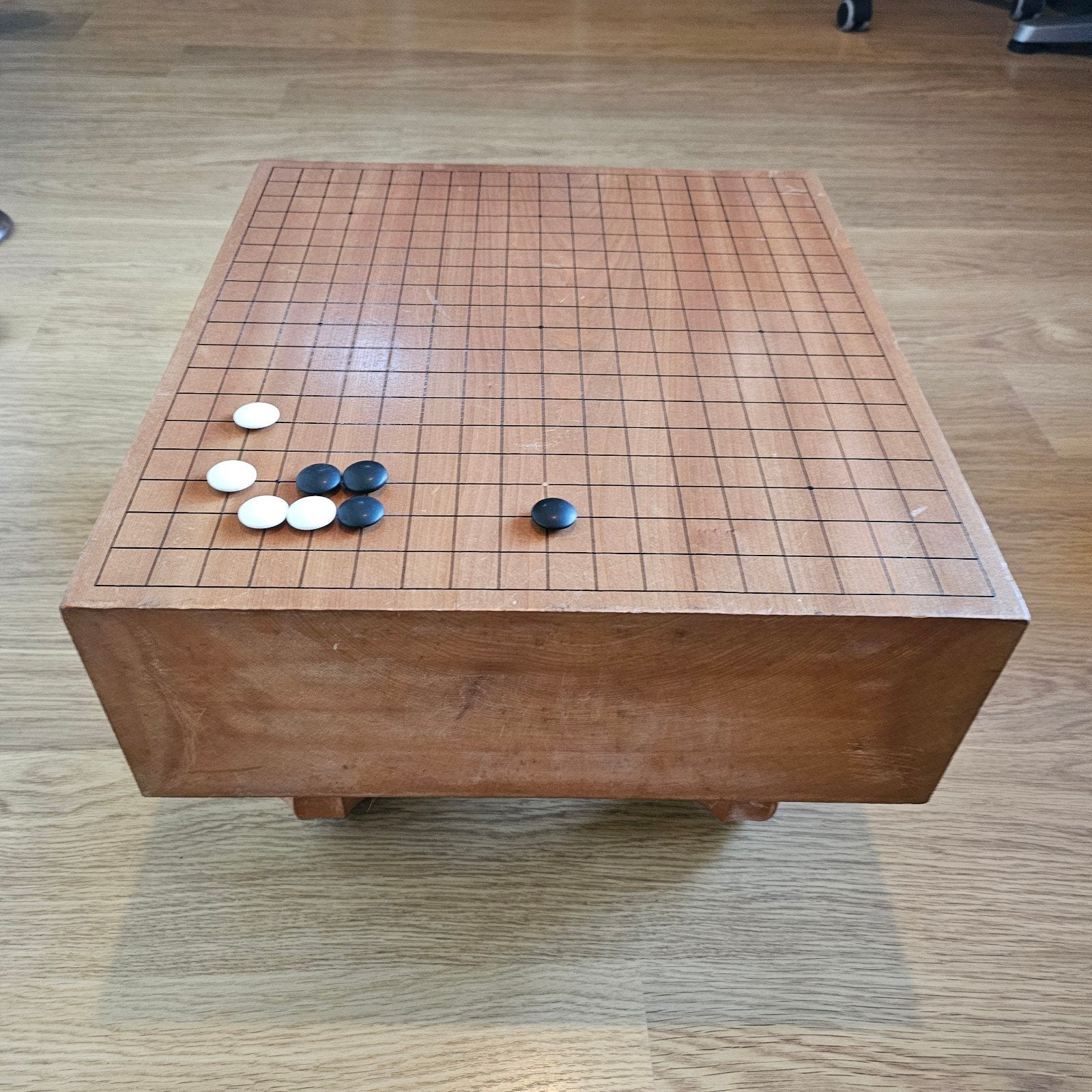 Baduk/go/weiqi bord op pootjes met potten en stenen, Ophalen