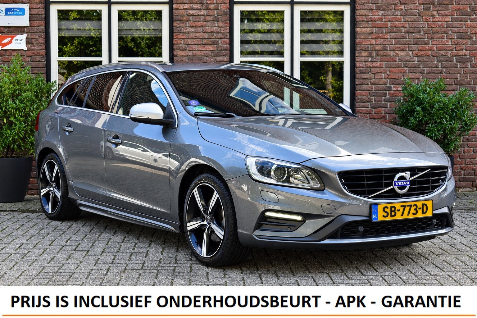 Volvo V60 2.0 T4 Aut. R Design Trekhaak | Camera | Schuifdak, Auto's, Gebruikt, Origineel Nederlands, 1600 kg, Zilver of Grijs