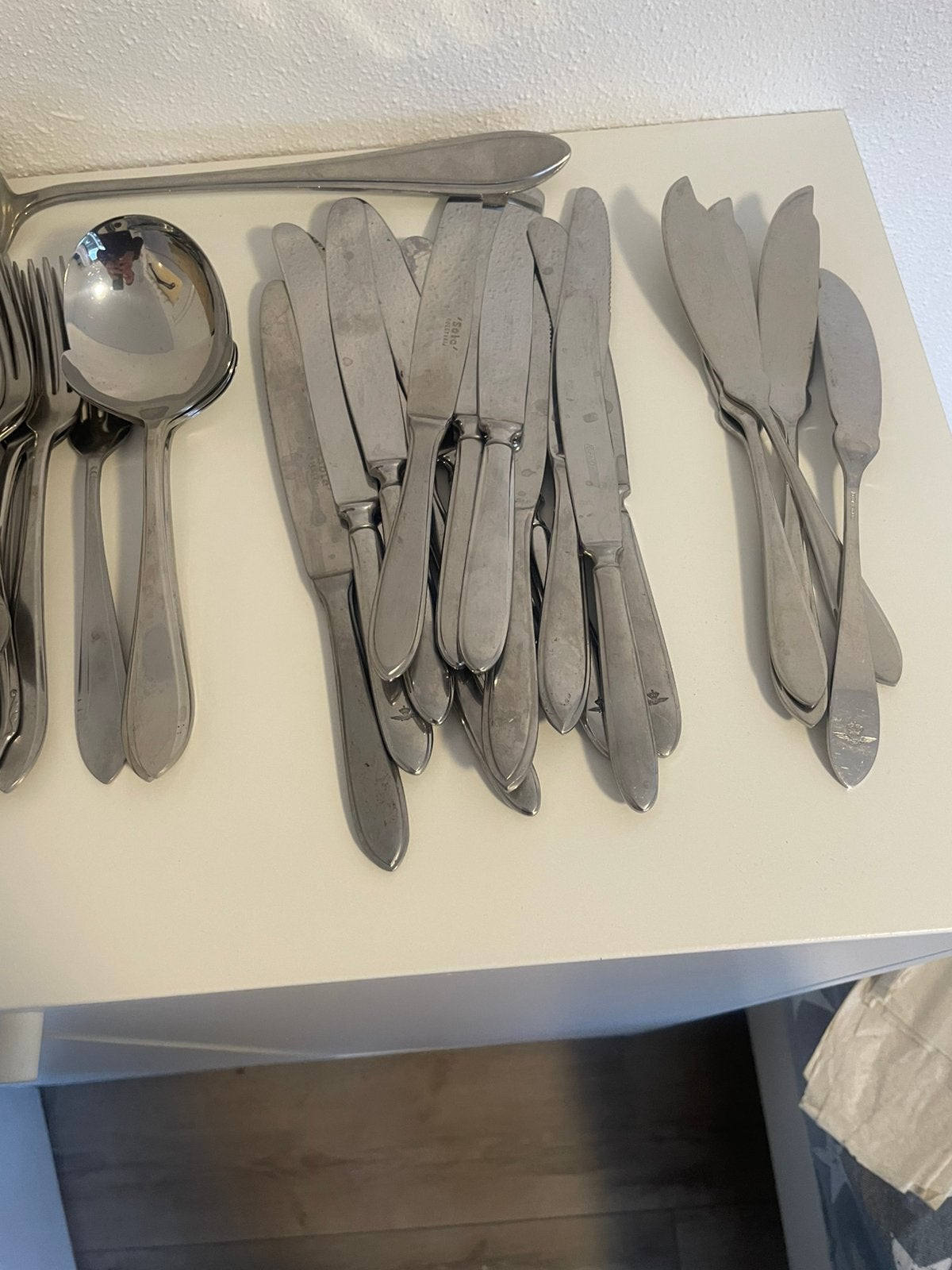 Schalen en bestek veel uit het leger, Ophalen