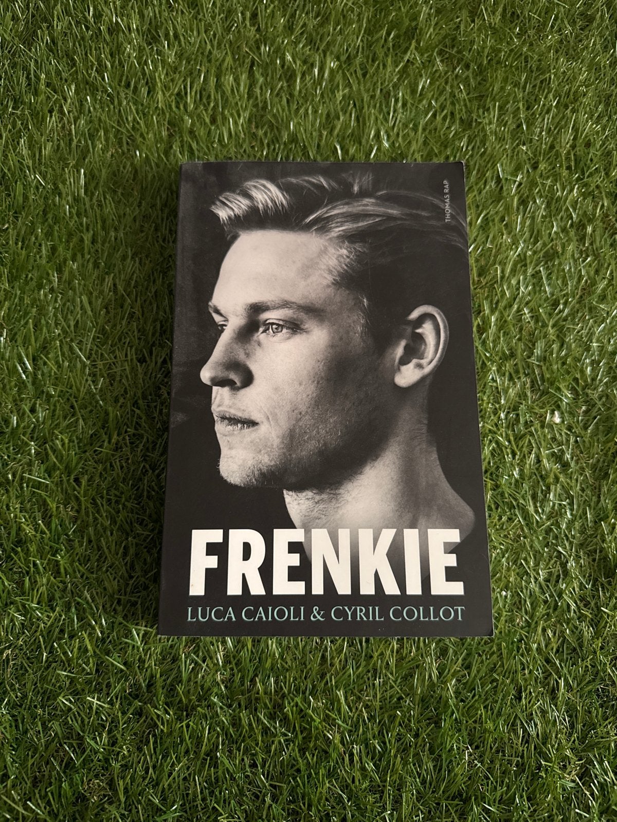 Frenkie - Luca Caioli & Cyril Collot (Voetbalbiografie), Ophalen of Verzenden, Zo goed als nieuw, Balsport