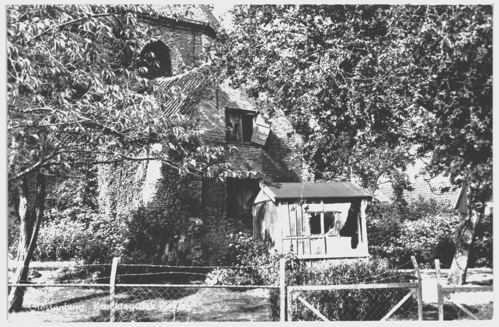 967692	Giessenburg	ZH	1965 huisje bij de kerk	Niet gelopen