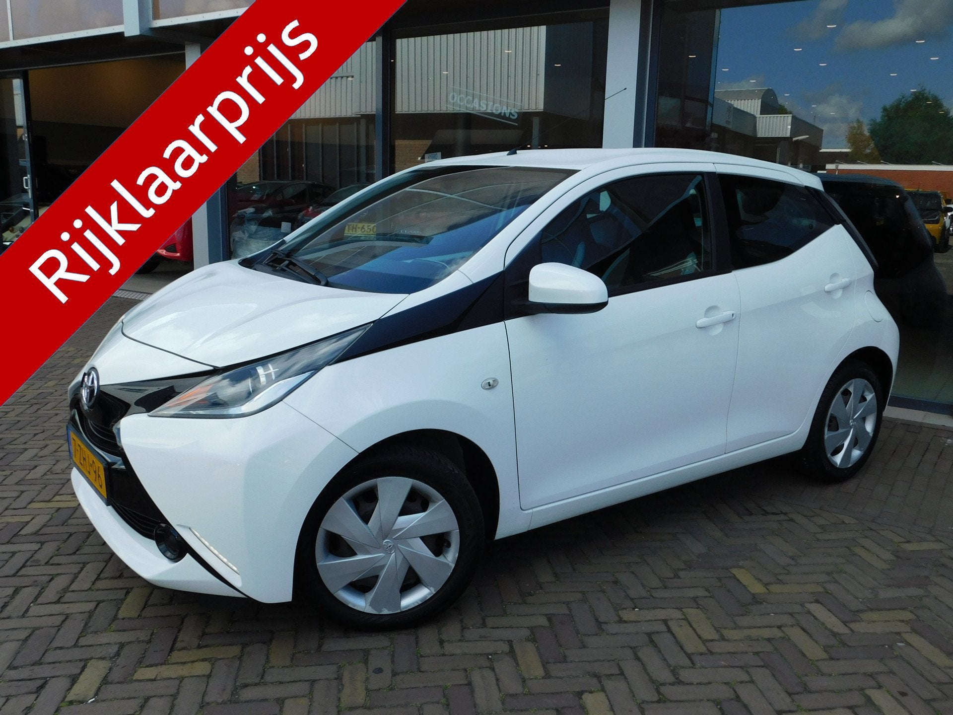 Toyota Aygo 1.0 VVT-i x-play (bj 2015), Auto's, Voorwielaandrijving, Stof, Gebruikt, 4 stoelen
