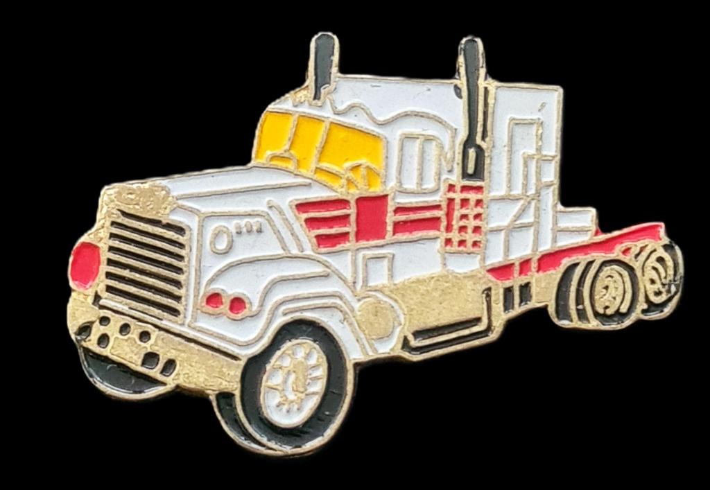 Mack pin- wit-geel-rood gelakt, Verzamelen, Verzenden, Nieuw, Transport, Speldje of Pin
