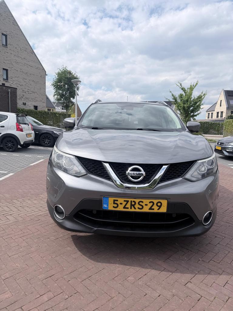 Nissan Qashqai 1.2 Grijs 116pk 2015 Panoramadak, Voorwielaandrijving, Euro 5, Zwart, 4 cilinders