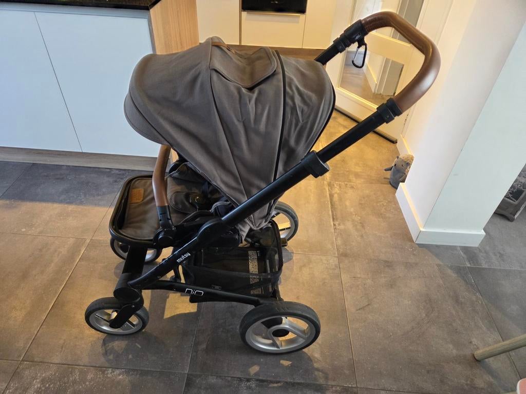 Mutsy Nio kinderwagen + meerijdplankje, Kinderen en Baby's, Kinderwagens en Combinaties, Gebruikt, Mutsy, Verstelbare duwstang