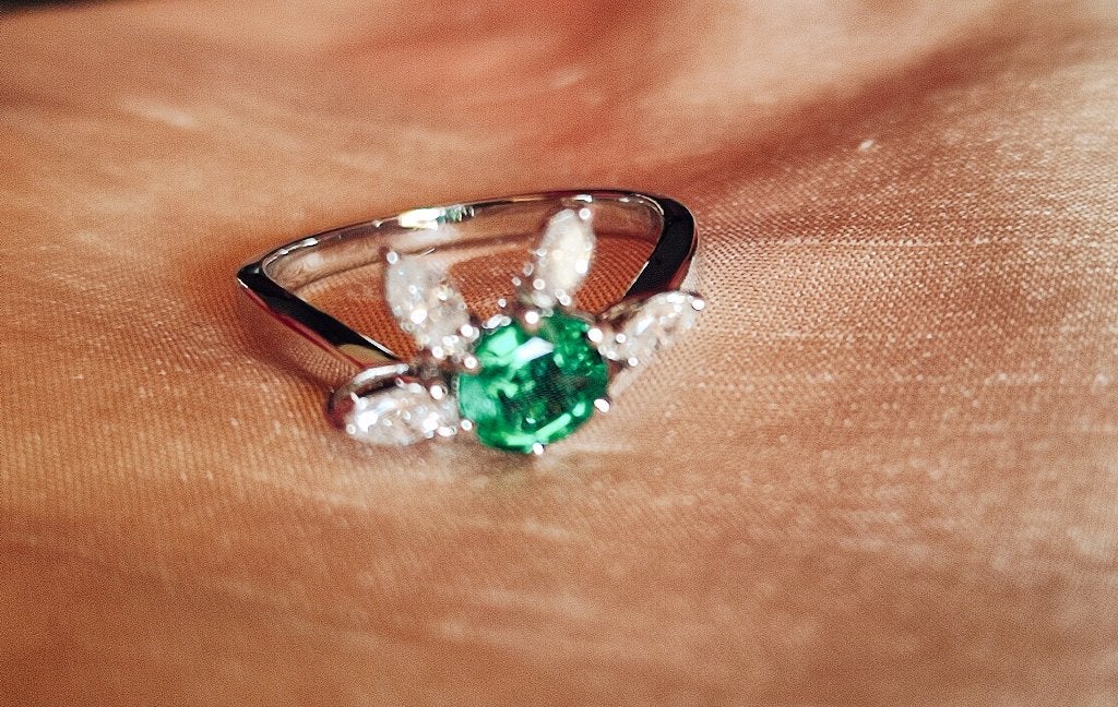 Gouden ring met toermalijn en diamanten,  jaren 1970, Ophalen of Verzenden, Zo goed als nieuw, 17 tot 18, Met edelsteen