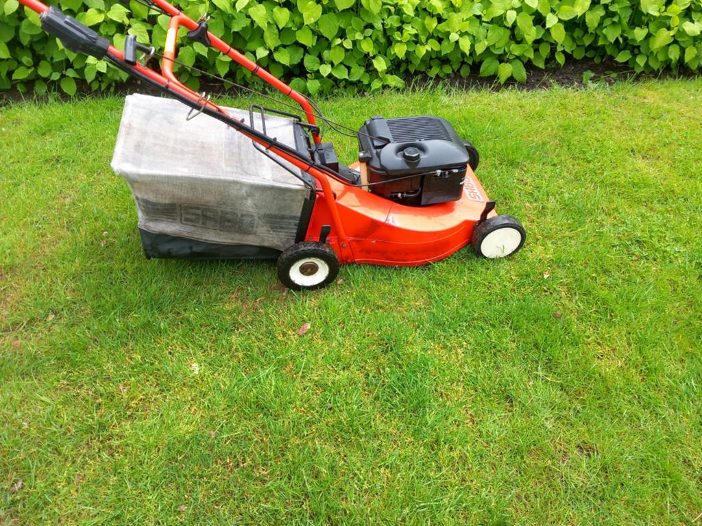 Sabo grasmaaier 53 cm maaien met aandrijving, Tuin en Terras, Grasmaaiers, Cirkelmaaier, Gebruikt, Versnellingen, Benzine-grasmaaier