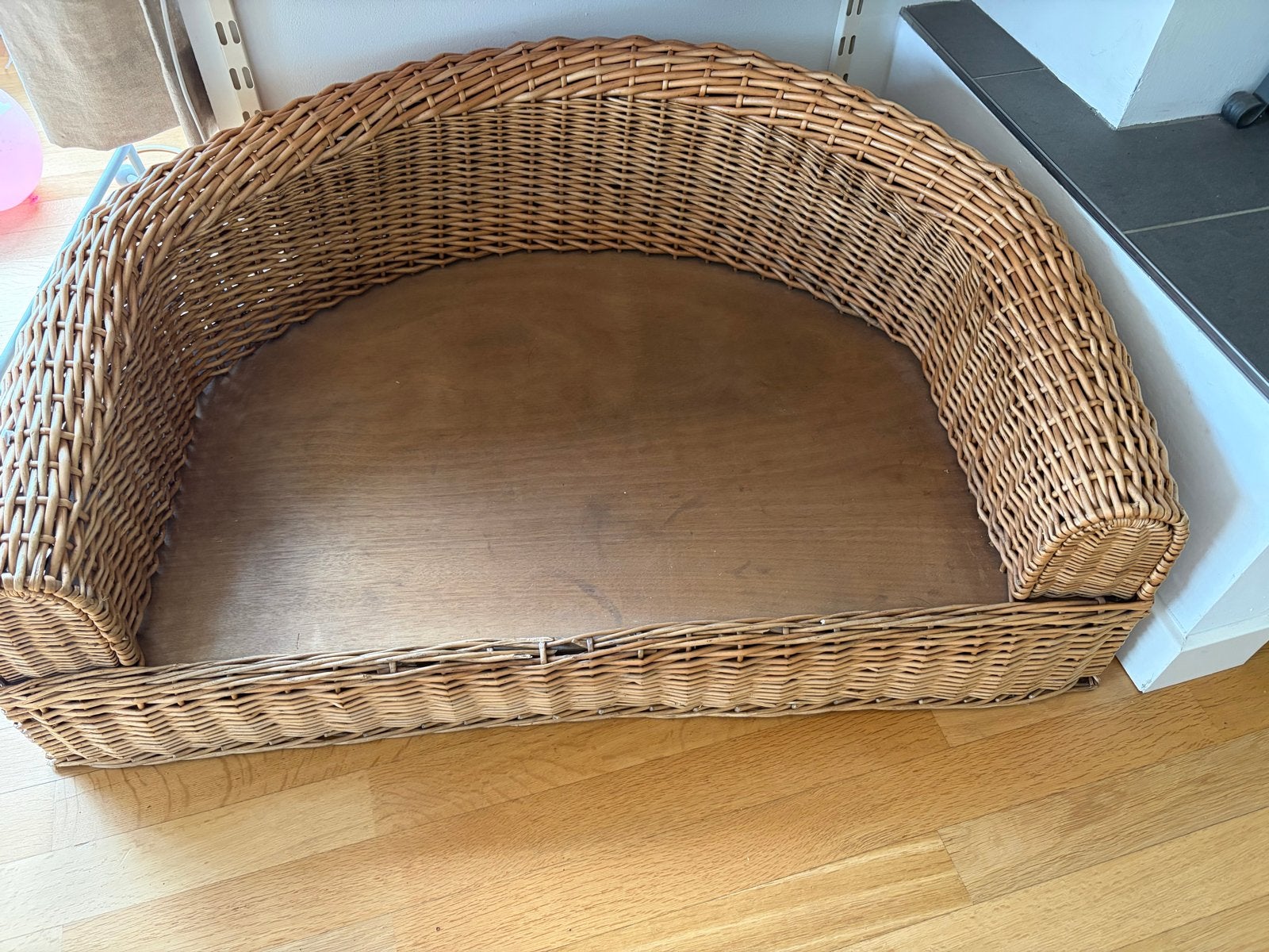 Te koop hondensofa voor middelgrote tot grote hond., Dieren en Toebehoren, Ophalen, Gebruikt, Riet