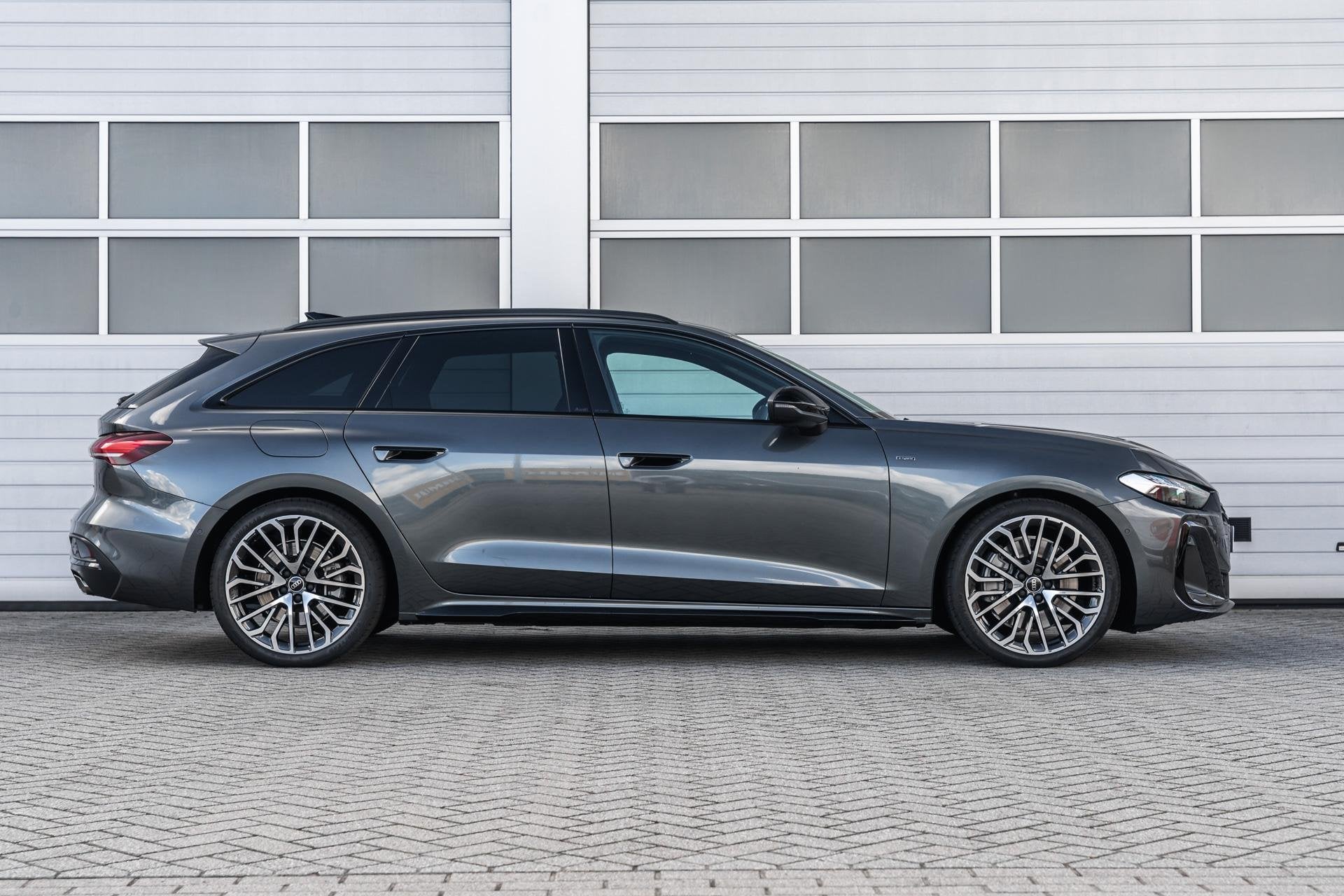 Audi A5 Avant 2.0 e-hybrid 299pk quattro S edition | Trekhaa, Auto's, Automaat, 4 cilinders, 150 min, 26 kWh
