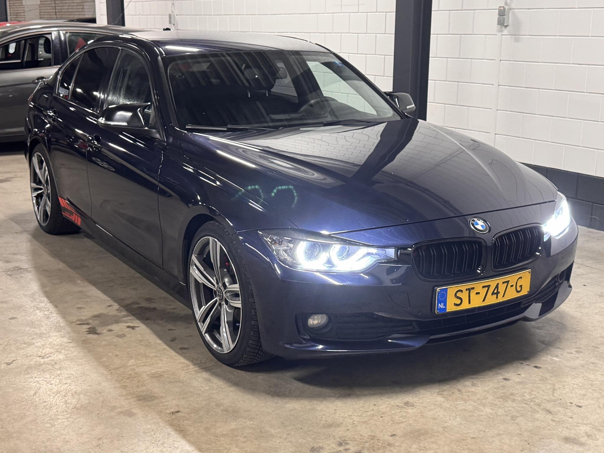 BMW 3-serie 316i Executive Nieuwe Turbo, Auto's, 1360 kg, Gebruikt, Blauw, Handgeschakeld