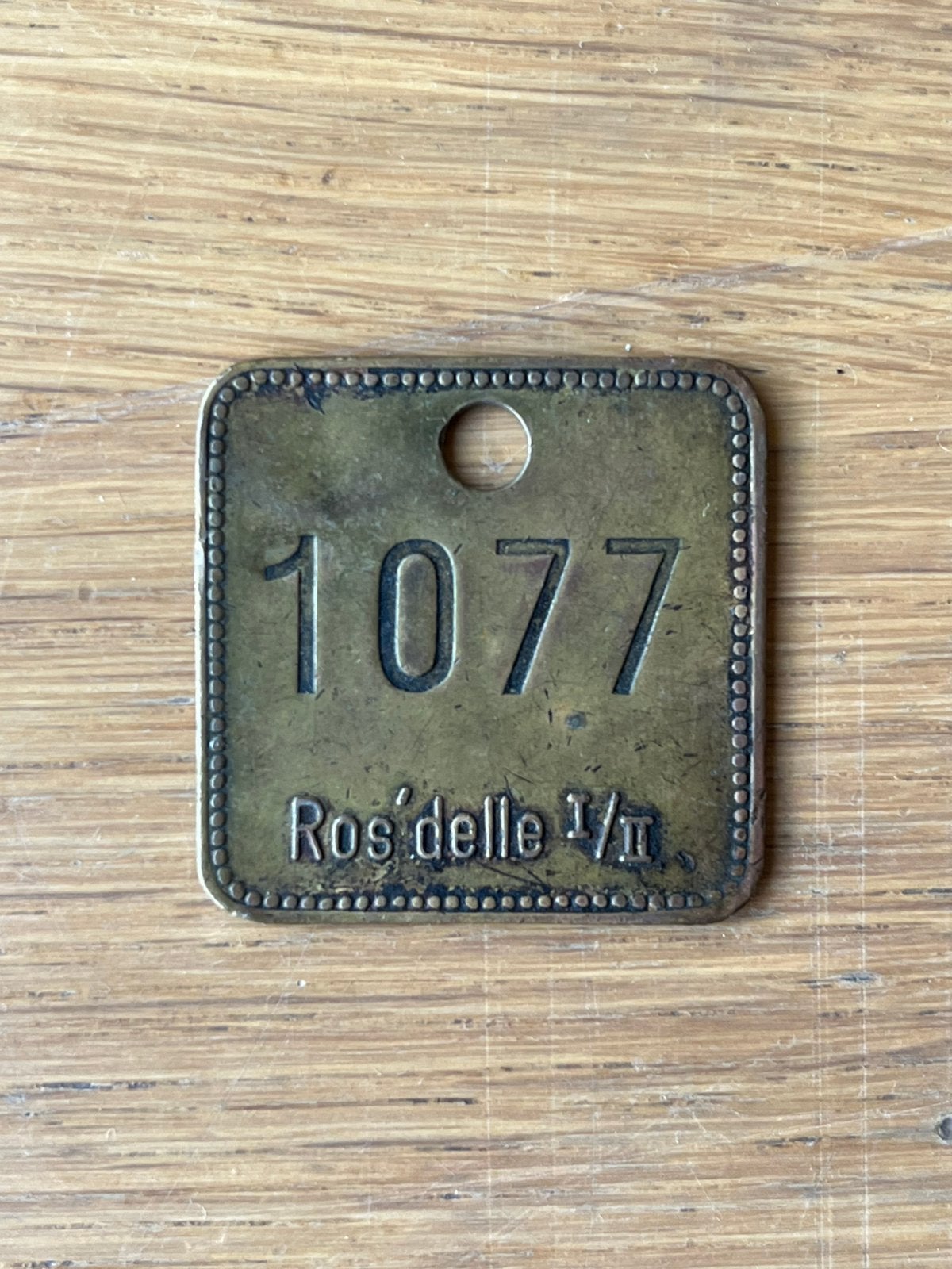 Messing mijnpenning met geslagen nummer 1077, Gebruikt, ?, ?, ?