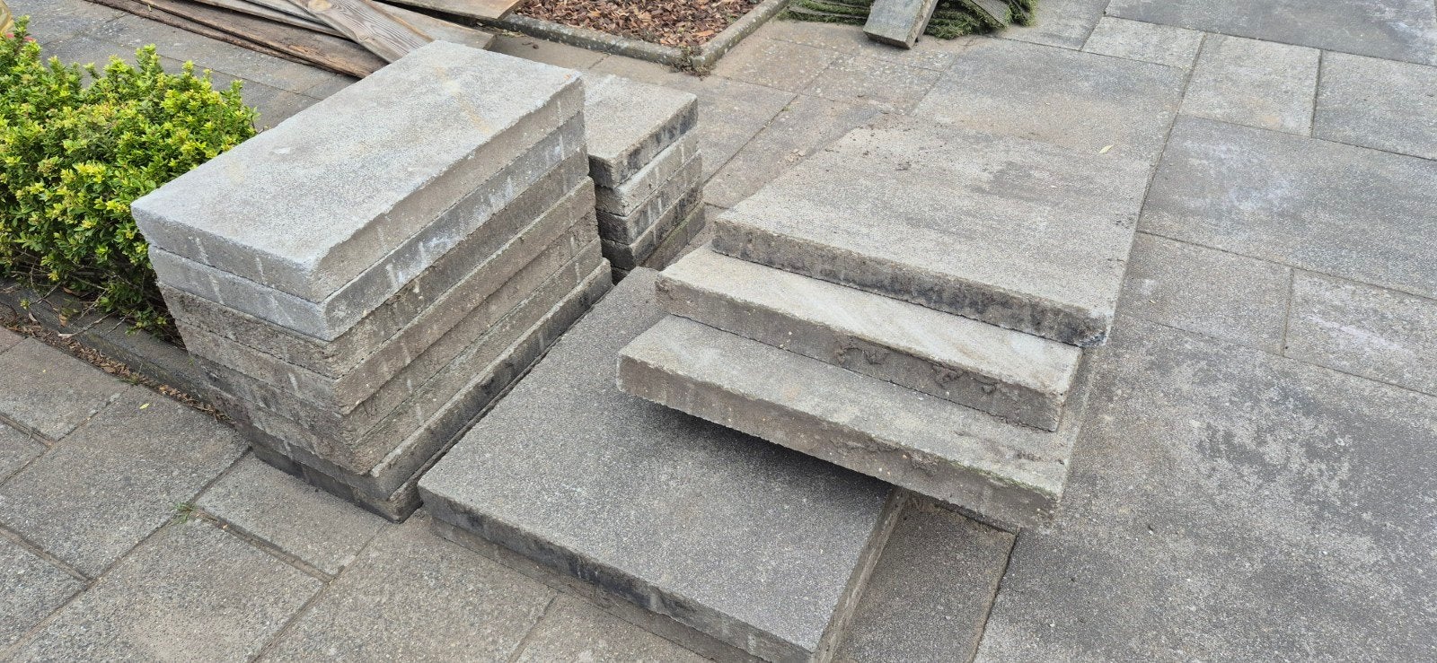 Gratis tegels, uiterlijk a.s. zaterdagochtend ophalen, Ophalen, Beton, Terrastegels