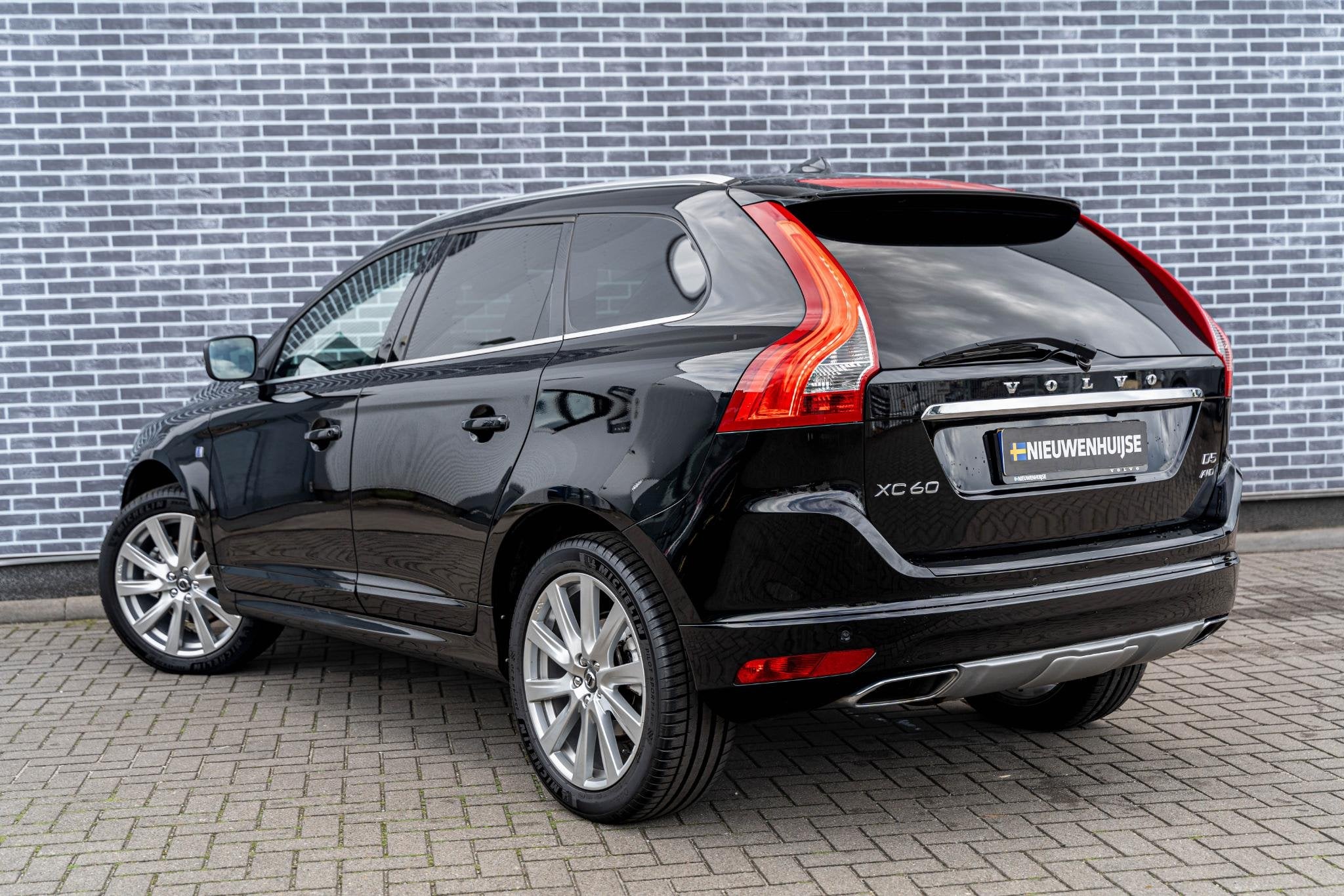 Volvo XC60 2.4 D5 Ocean Race | Trekhaak | Navigatie | Achter, 197 €/maand, Zwart, Bedrijf, Vierwielaandrijving