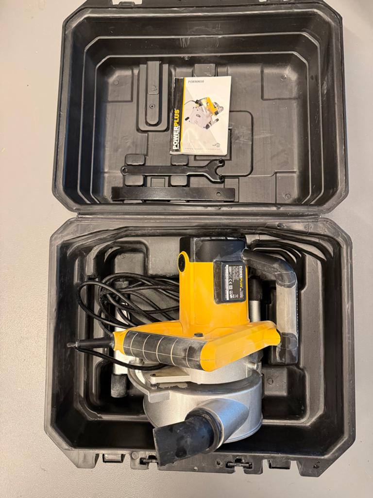 Powerplus POWX0650 Muurfrees 1800W met koffer, Ophalen, Zo goed als nieuw