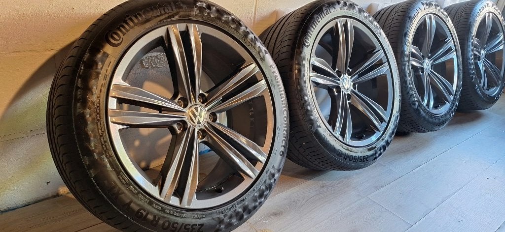 Originele 19'' Sebring velgen VW Tiguan/T-ROC + zomerbanden, Gebruikt, Banden en Velgen, Winterbanden, 235 mm