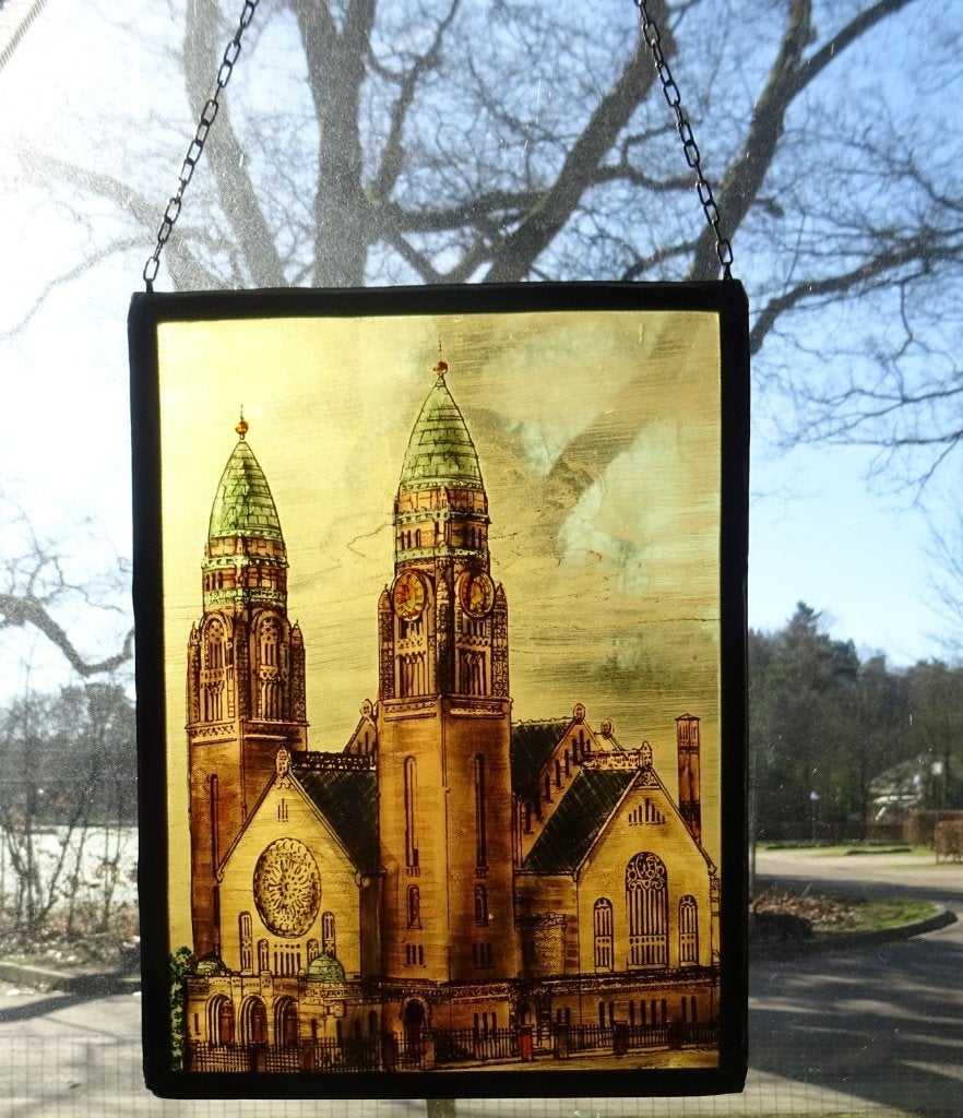 Koninginnenkerk uit Rotterdam, glas in lood., Ophalen