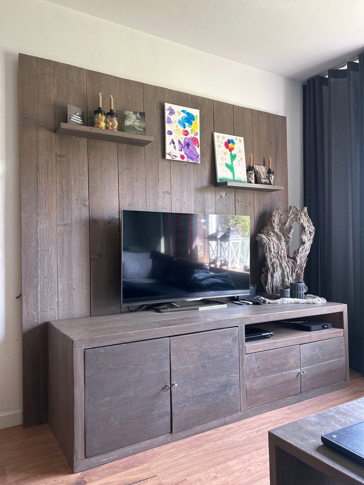 Robuust houten tv-meubel met wandpaneel en planken, Ophalen, Gebruikt, 200 cm of meer, 150 tot 200 cm