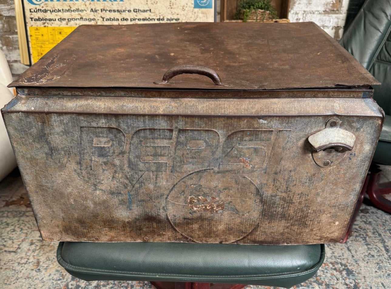 Vintage Pepsi cooler, Ophalen
