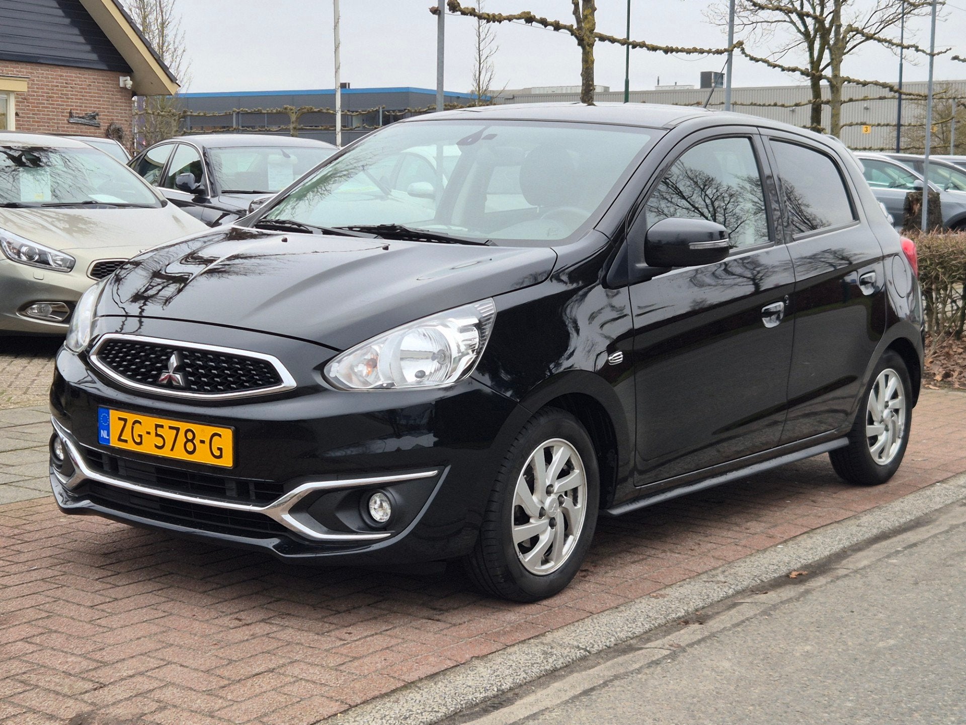 Mitsubishi Space Star 1.2 - 80PK *CARPLAY|APK 02-2028, Auto's, Mitsubishi, Gebruikt, 850 kg, Zwart, Origineel Nederlands