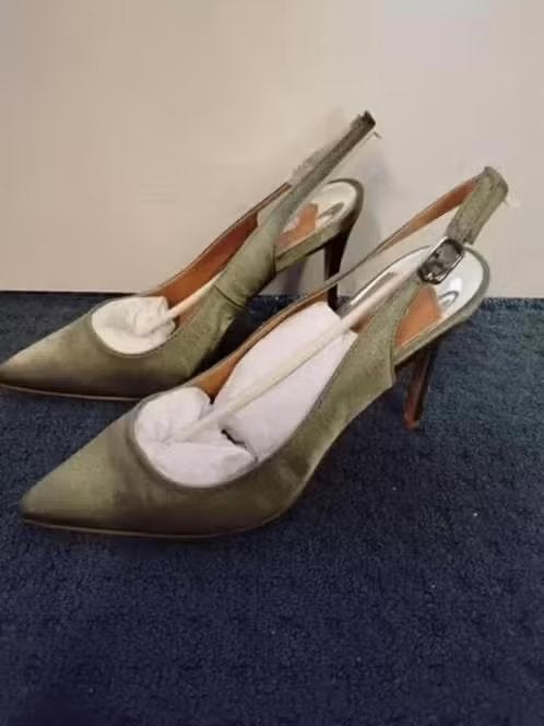 ZGAN! Rivera island dameshakken 10 cm khaki maat 40 €4,99, Pumps, River Island, Ophalen of Verzenden, Zo goed als nieuw