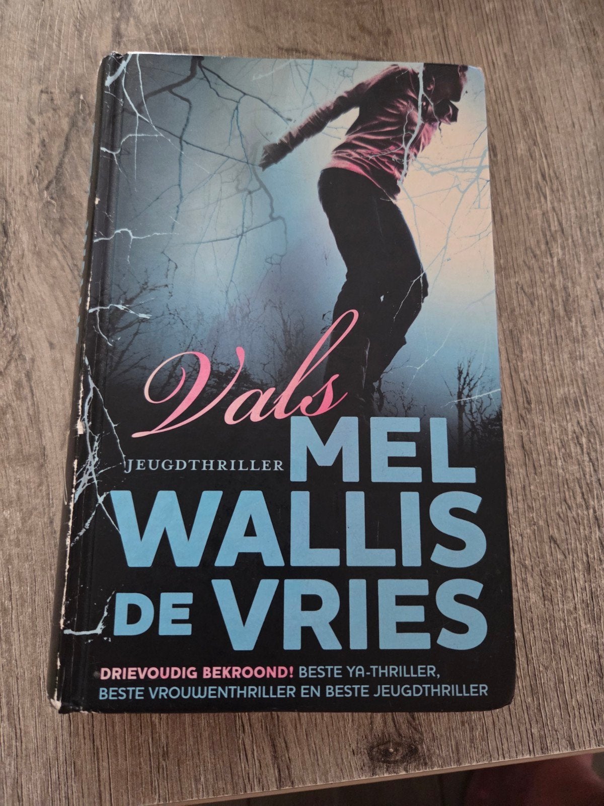 Vals - Jeugdthriller door Mel Wallis de Vries, Ophalen of Verzenden, Gelezen, Mel Wallis de Vries
