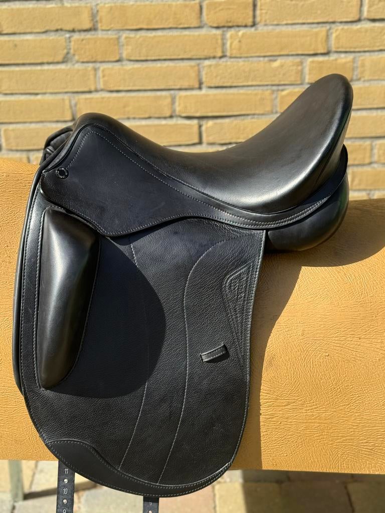 Equiline E9 Dressuurzadel 17(gratis passerive bij aanschaf), CK Zadelmakerij, Nieuw, Ophalen of Verzenden, .