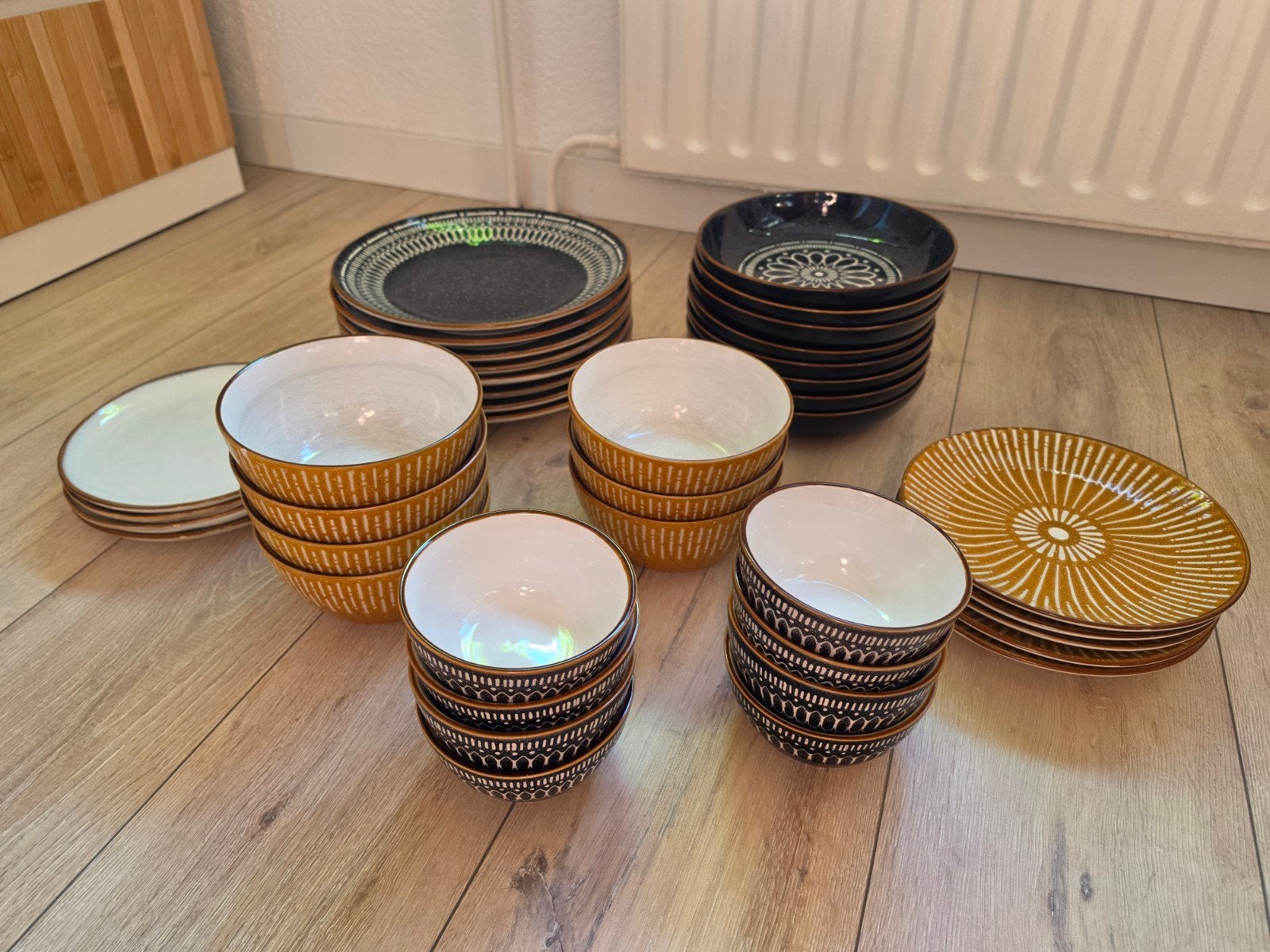 Uitverkocht bij Xenos! Uitgebreid 33-delig Yara Servies, Overige merken, Ophalen of Verzenden, Zo goed als nieuw, Overige stijlen