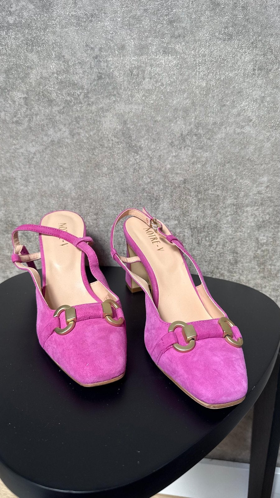 Mooie suède hakken van Notre-V, maat 38, Kleding | Dames, Schoenen, Ophalen of Verzenden, Zo goed als nieuw, Roze, Pumps