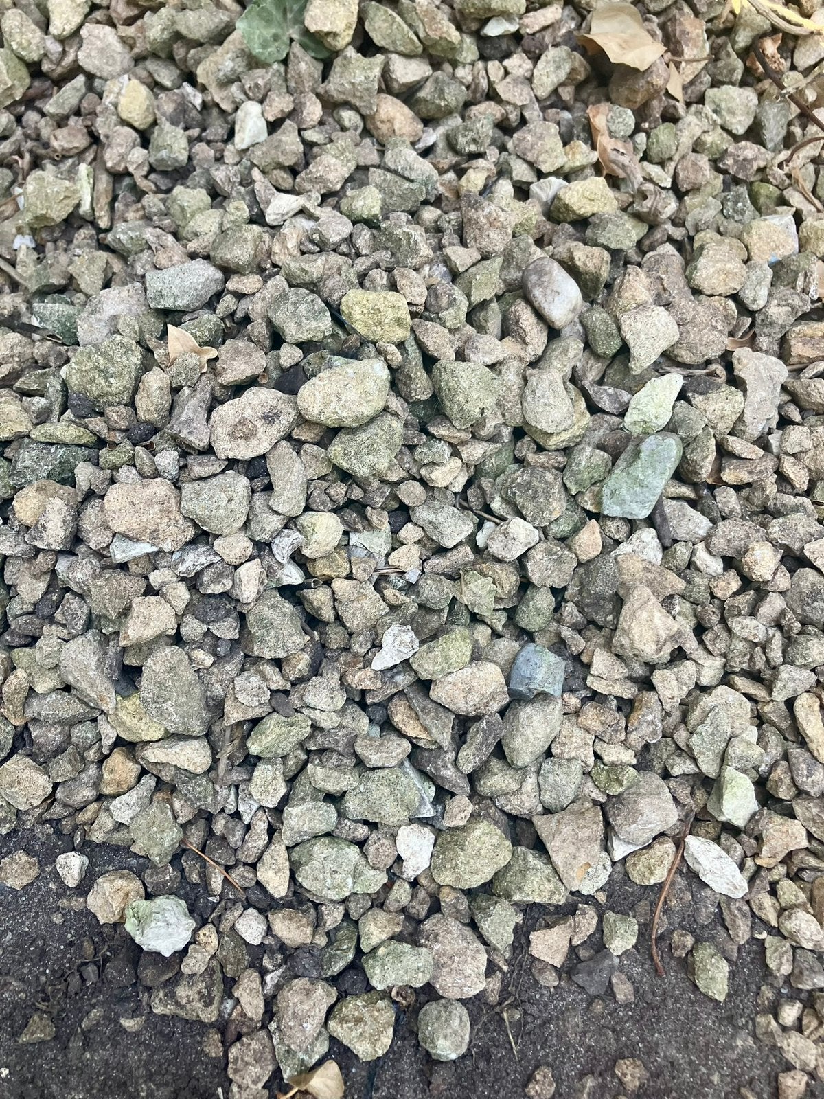 2 boodschappentassen vol beige/zandkleurig/lichtgeel grit, Tuin en Terras, Ophalen, Zo goed als nieuw