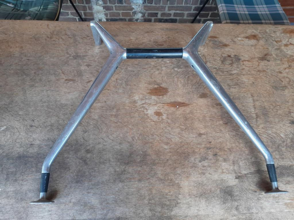 Vitra tafel onderstel / herman miller eames, Huis en Inrichting, Tafelonderdelen, Ophalen of Verzenden