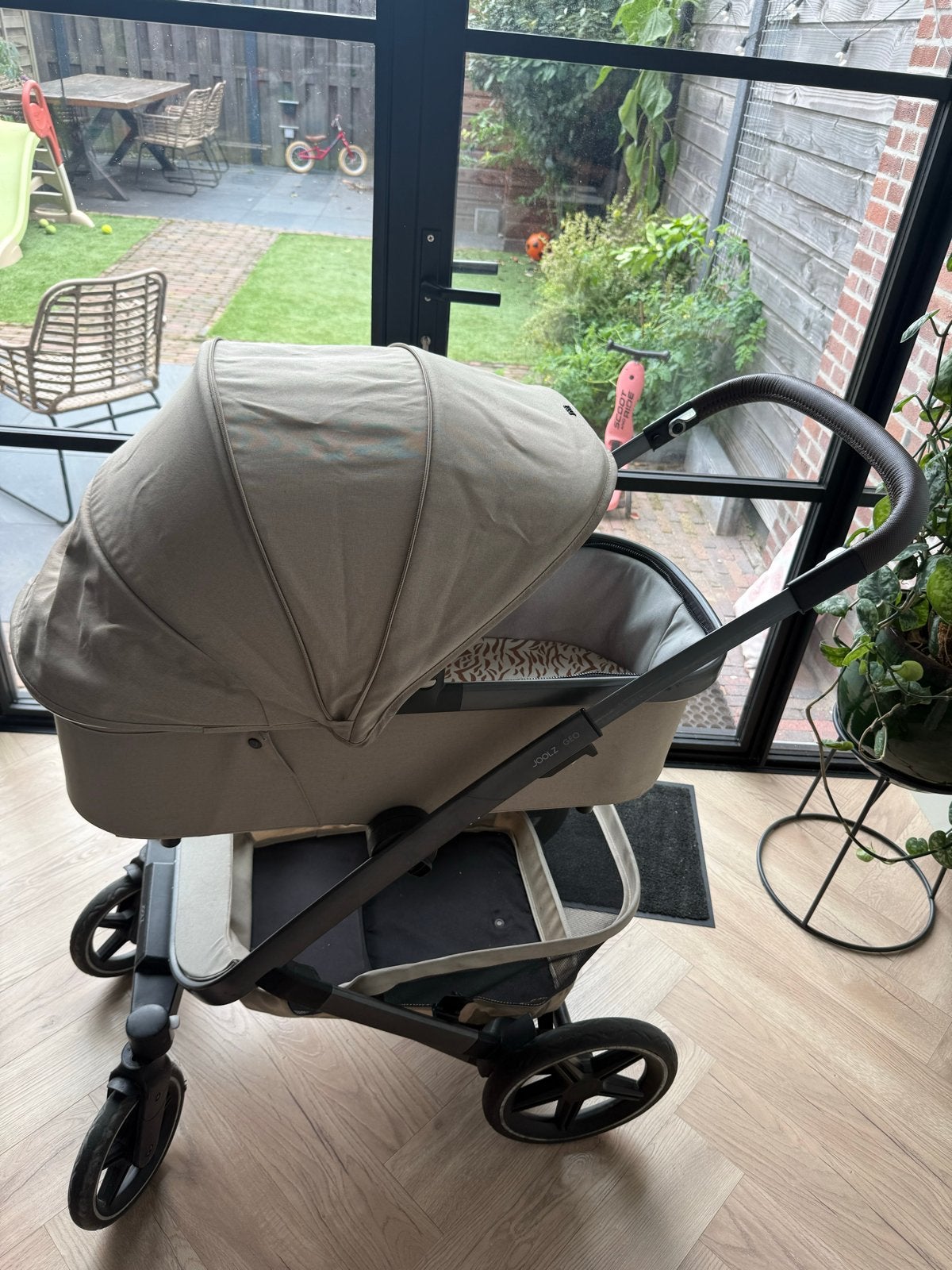 Joolz Geo3 Duo Kinderwagen - Sandy Taupe met accessoires, Gebruikt, Duowagen, Combiwagen, Ophalen