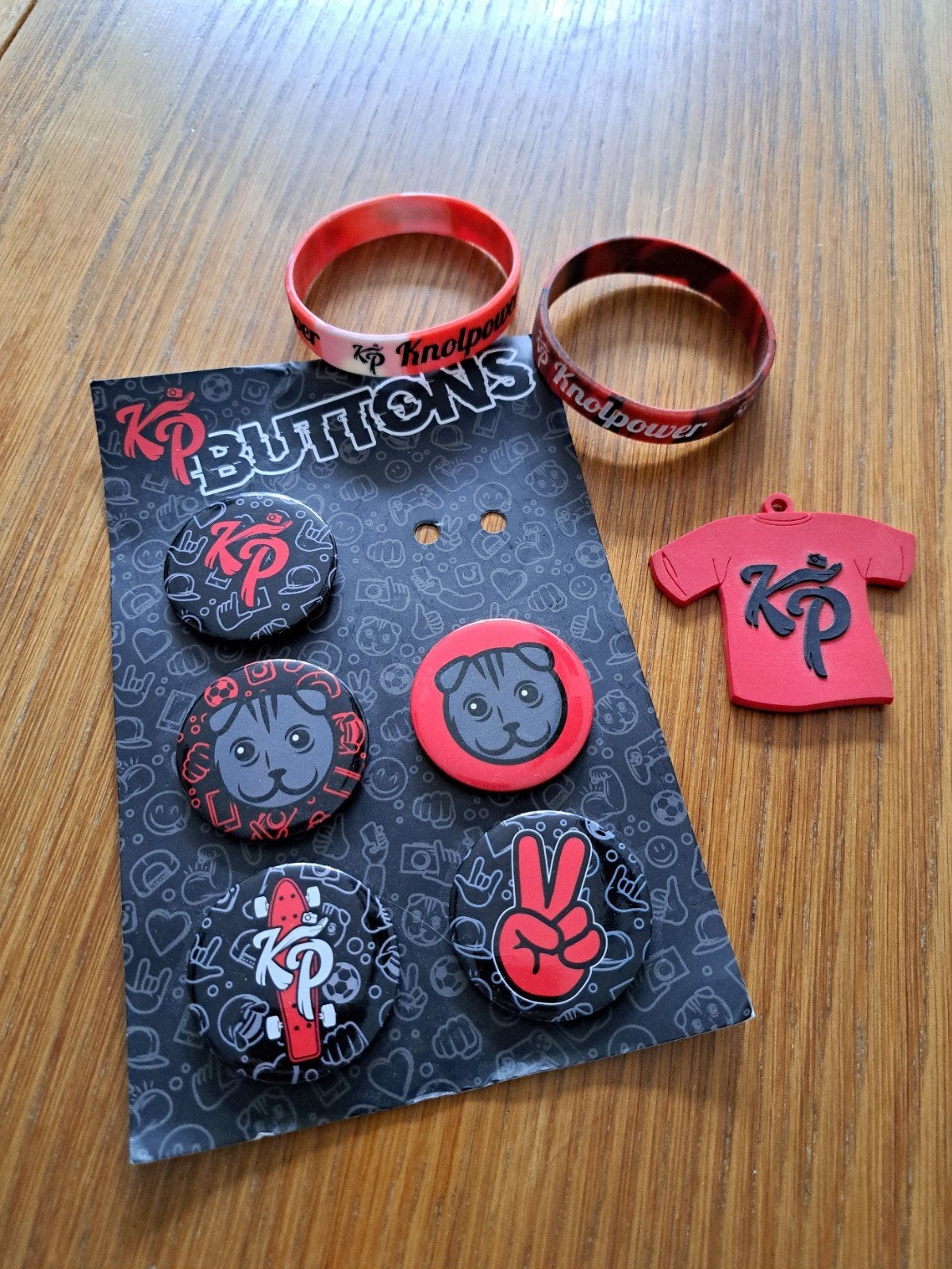 Nieuwe knolpower buttons en 2 armbandjes KP zgan, Ophalen of Verzenden, Nieuw