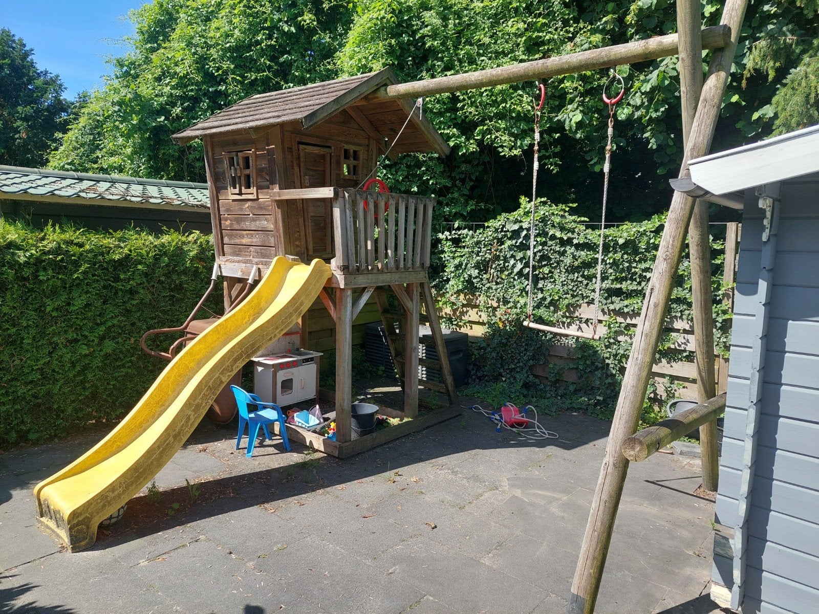 Houten speelhuisje met glijbaan en schommel, Kinderen en Baby's, Ophalen, Gebruikt, Hout