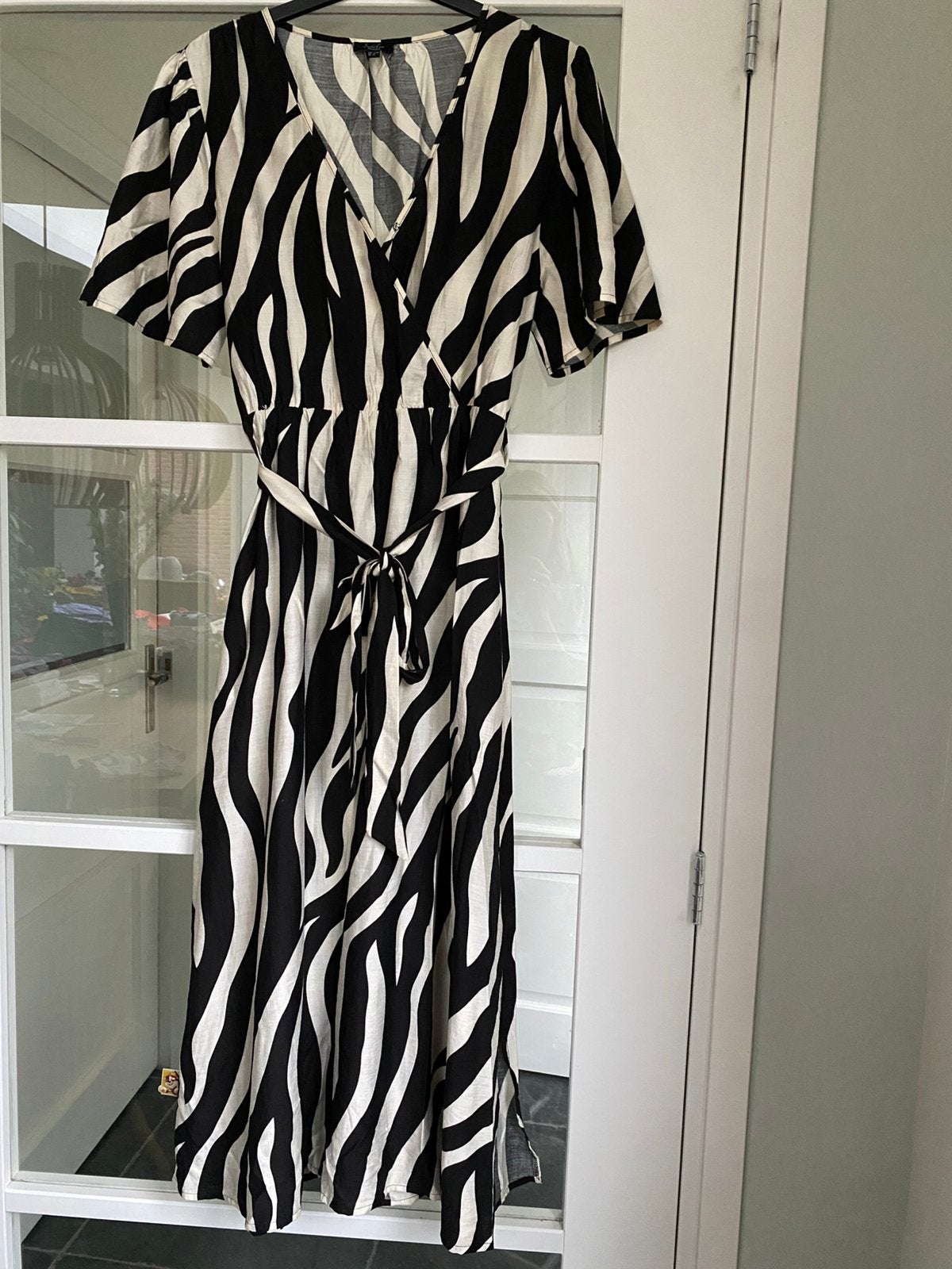 Nieuw Smashed Lemon midi jurk maat L/40, Grace zebra, Maat 38/40 (M), Zwart, Ophalen of Verzenden, Zo goed als nieuw
