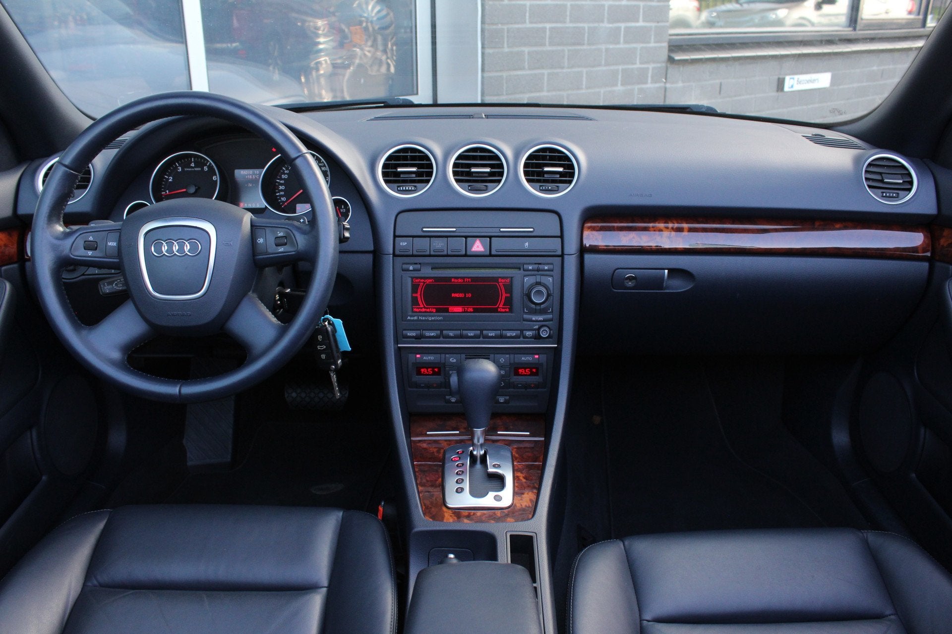 Audi A4 Cabriolet 2.0 TFSI Advance / Automaat / Leer / Young, Auto's, Gebruikt, Huisgarantie, 4 stoelen, A4